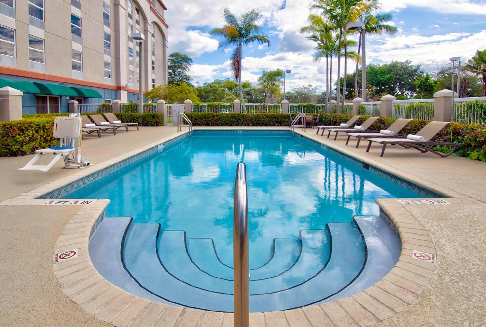 Hampton Inn Ft Lauderdale Airport North Cruise Port Fort Lauderdale Eksteriør billede